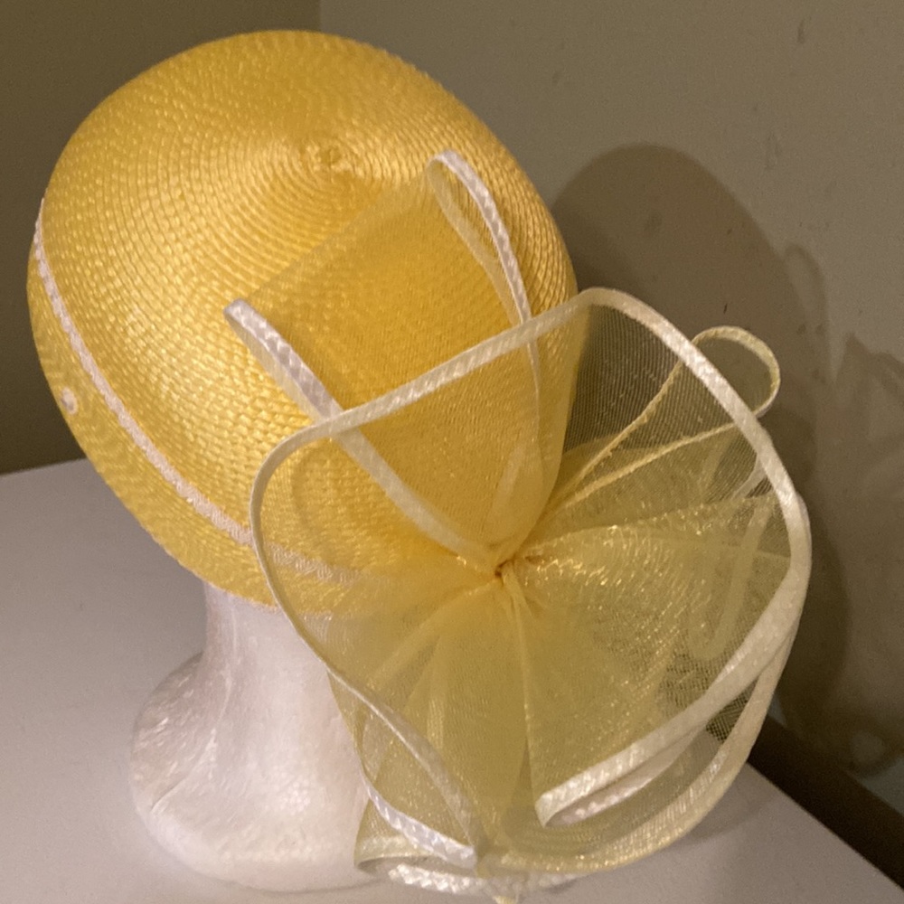 Really Cute Yellow & White Church Dress Easter Hat - Picture 3 of 8